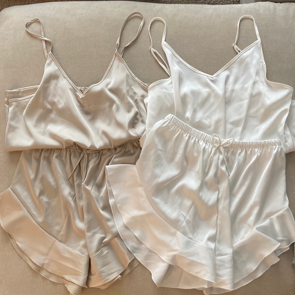 5 sets of bride and bridesmaid Pajamas in white and champagne